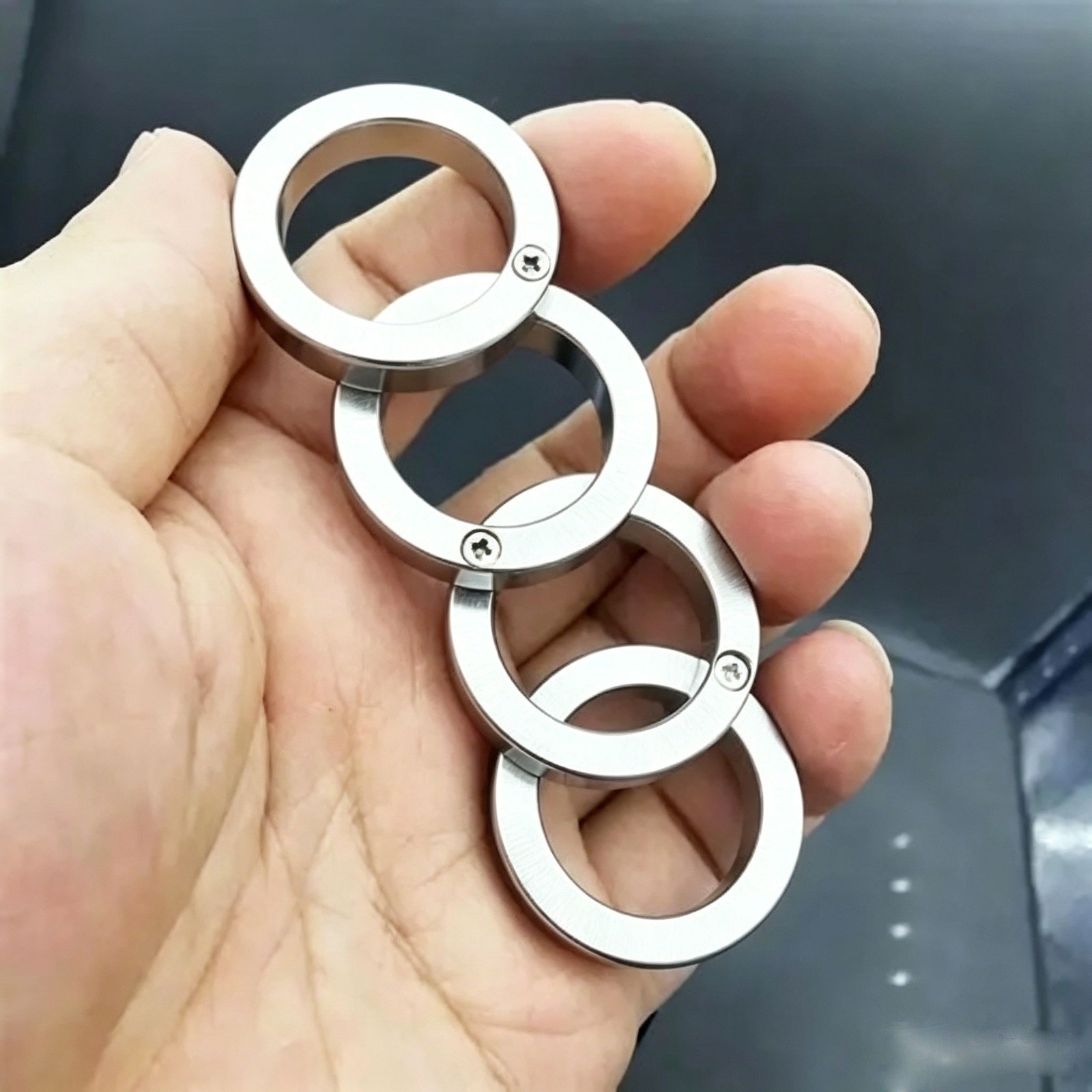 4x Stainless Steel Outdoor Rotatable Folding Ring Color Silver Hiking Men Women