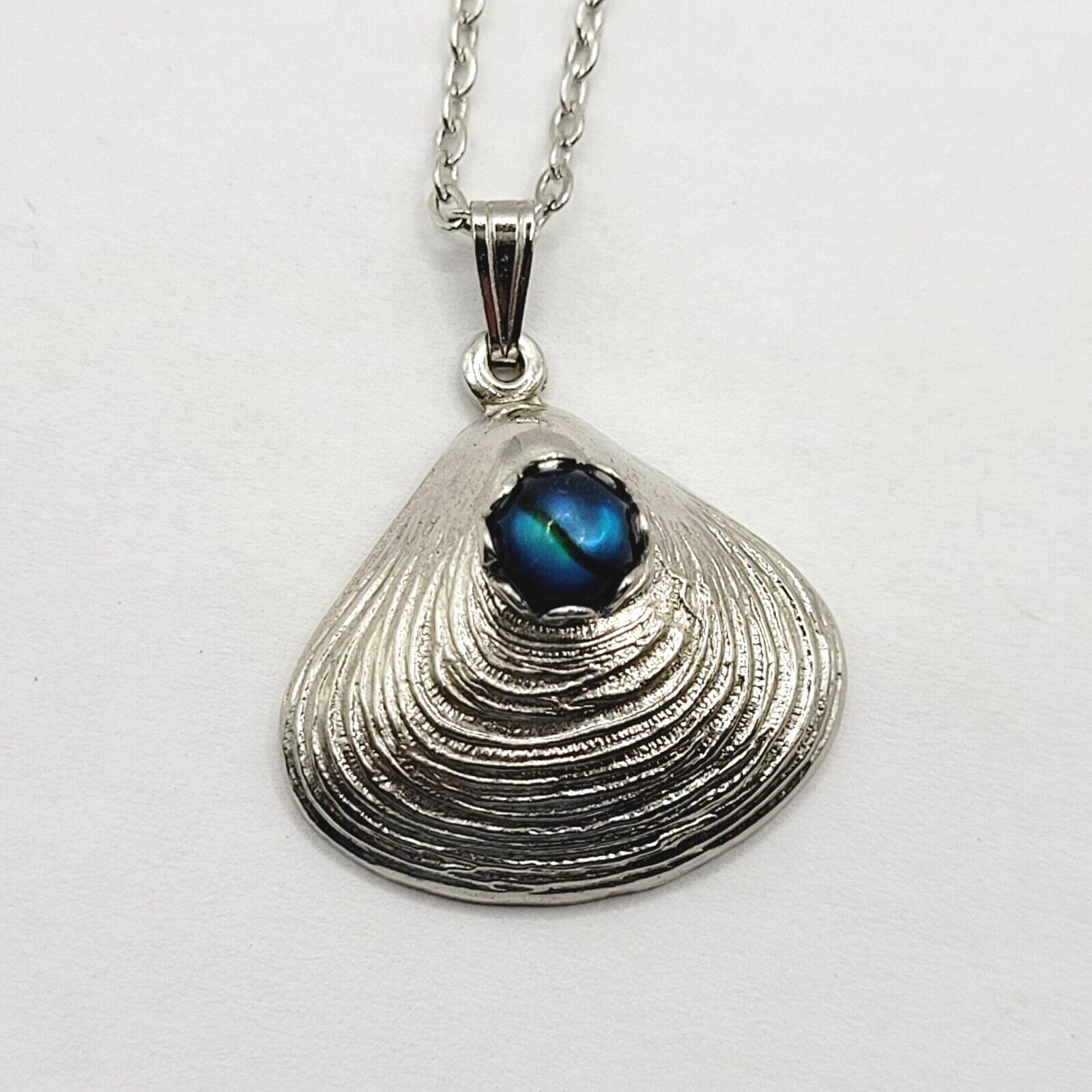 Clam Shell with Blue Stone Center Silver Tone Pendant Necklace Lake Ocean Vibe