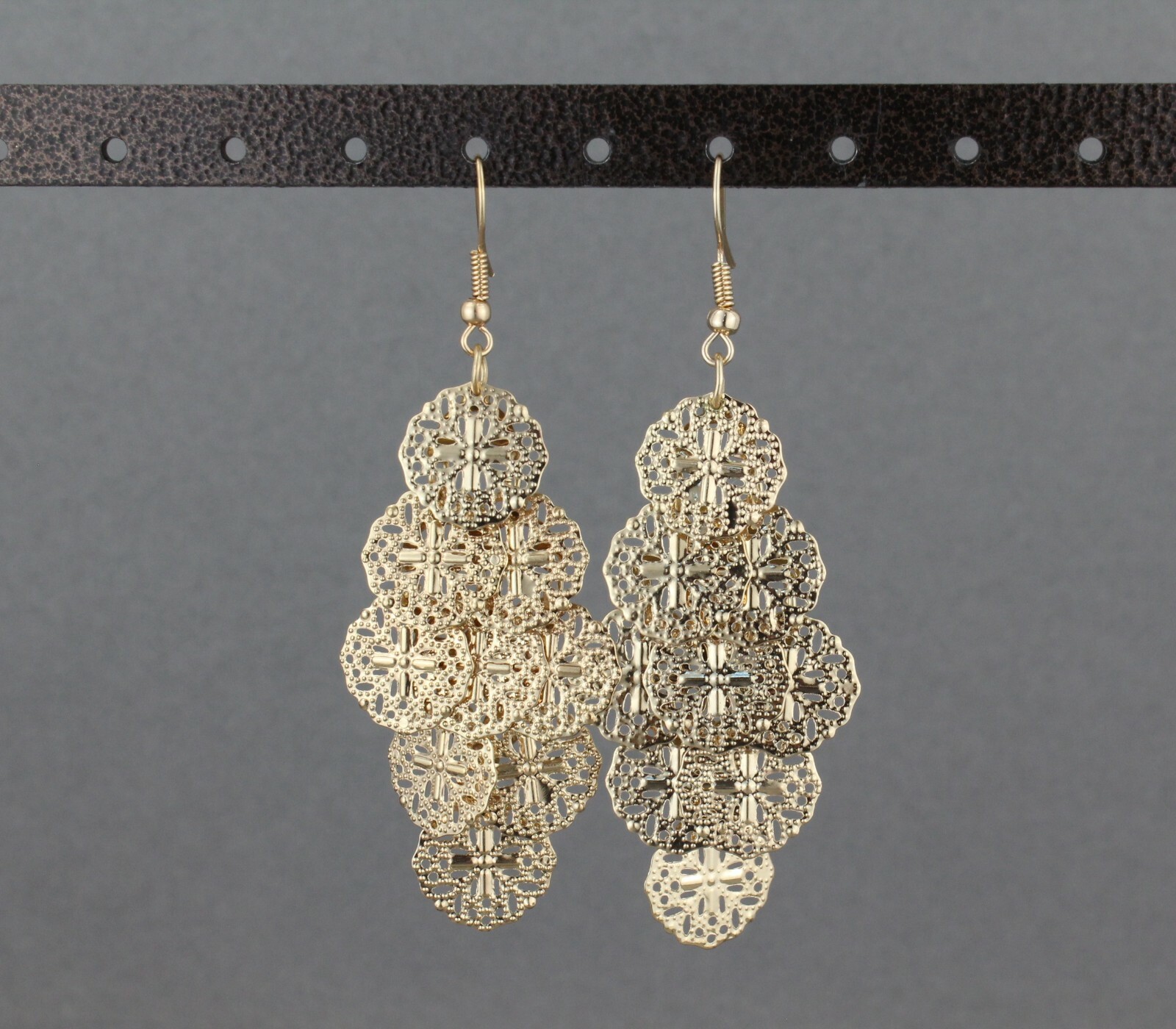 Gold chandelier earrings filigree dangle pendant wiggly 3″ long lightweight