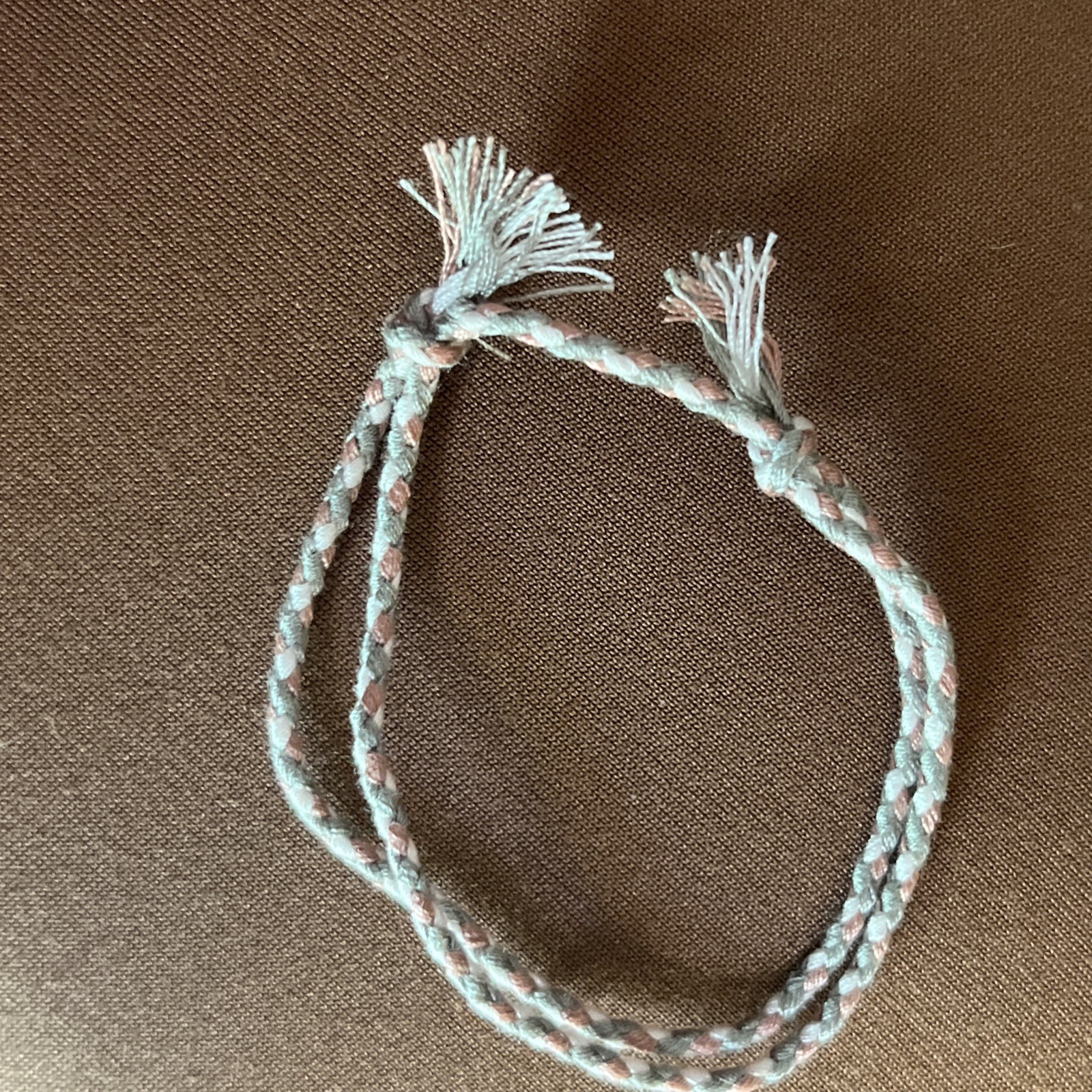 NEW BOHO BRAIDED THREAD FRIENDSHIP BRACELET ADJUSTABLE GRAY ROSE WHITE NIP