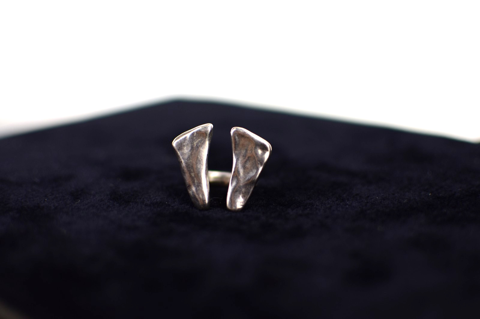 NWT UNO DE 50 O2 SILVER RING SIZE 6.5