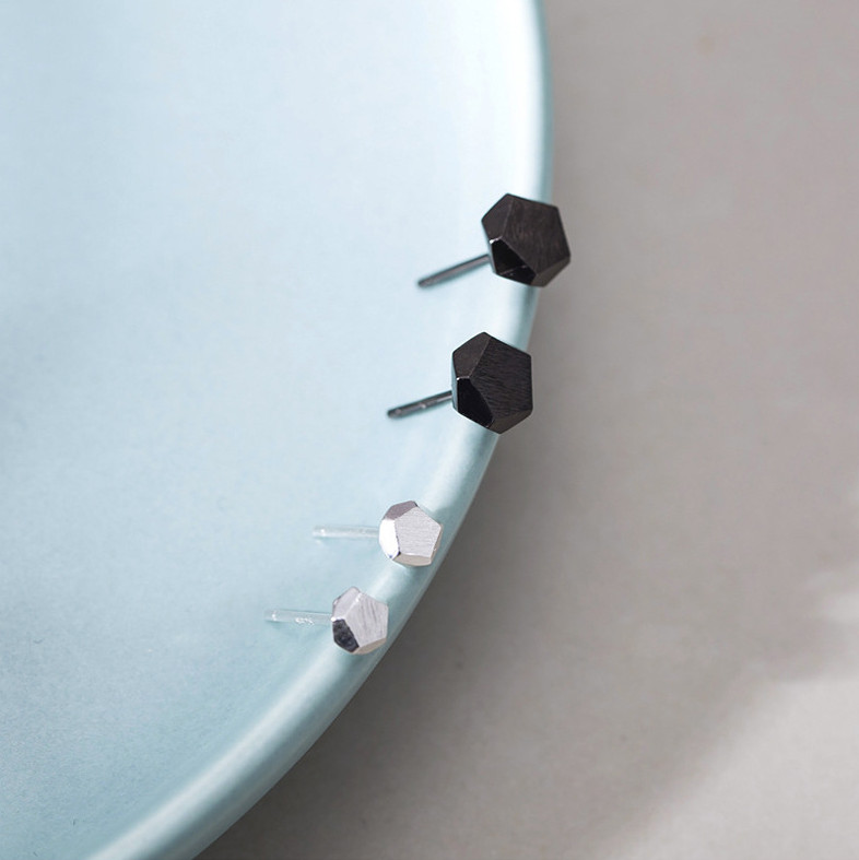925 Sterling Silver Geometric Pentagon Black Post Stud Earrings Gift Box PE18