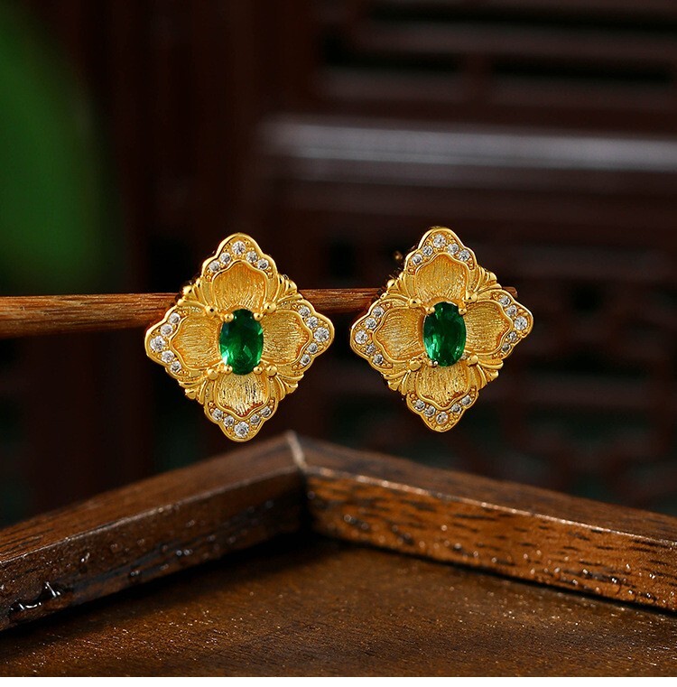 Buccellati Crystal Stud Earrings Flower Dainty Gemstone 18K Gold Plated