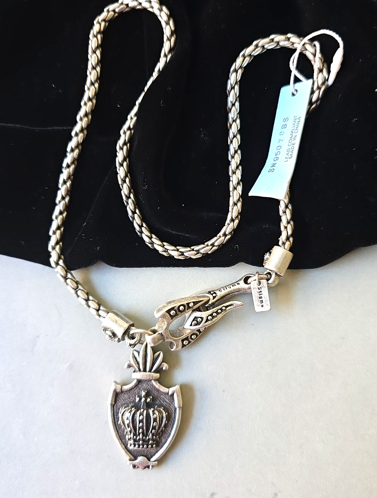 New Stigma Silver Tone Shield Crown Pendant Hook Clasp Chain Necklace 20″L