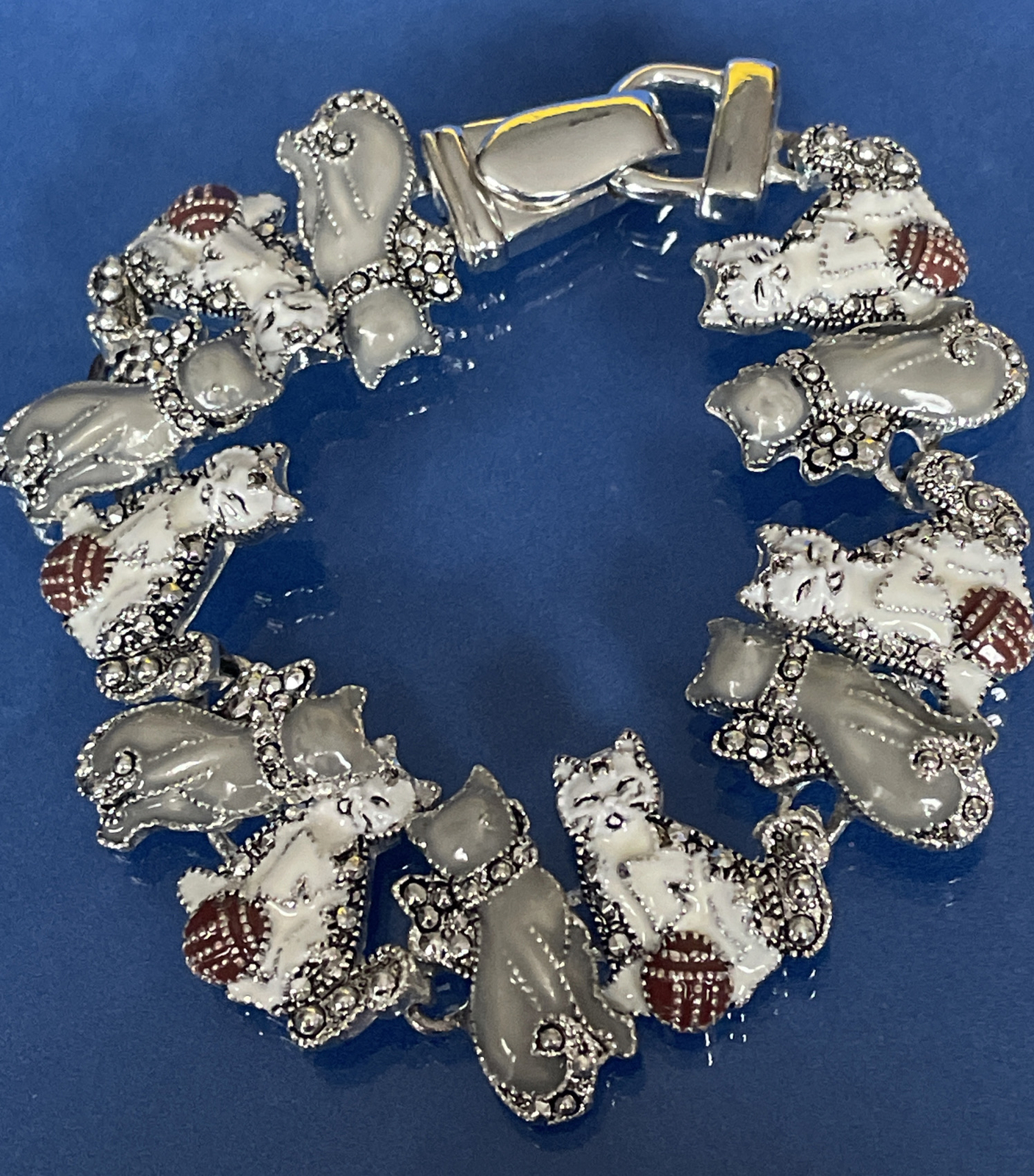 SilverTone Gray & White Enamel Cat Kitten Charms Magnet Clasp 7.5″ Bracelet U26w