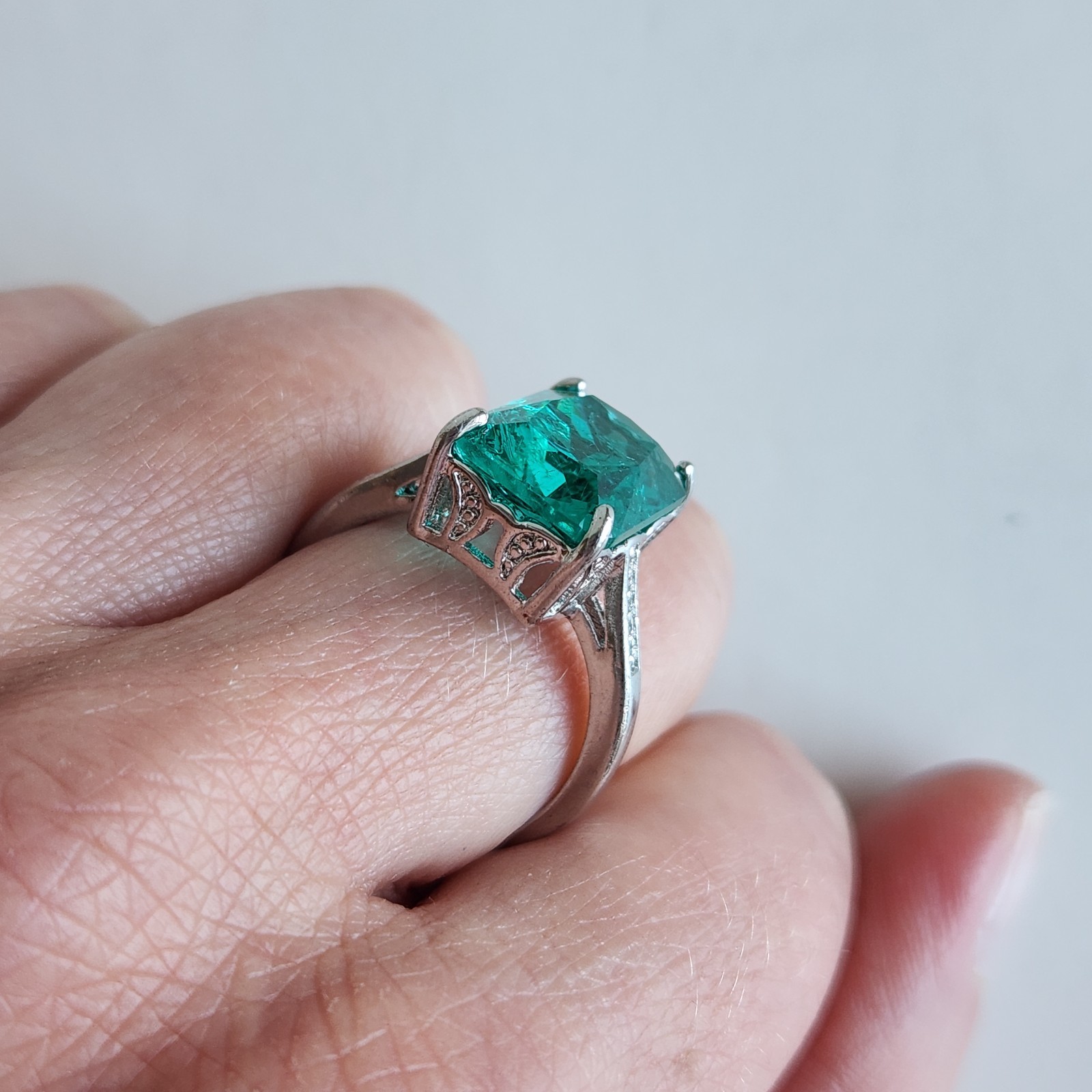 Size 8.75 Sterling Silver Emerald Cut Green Stone Ring Statement 4.3g
