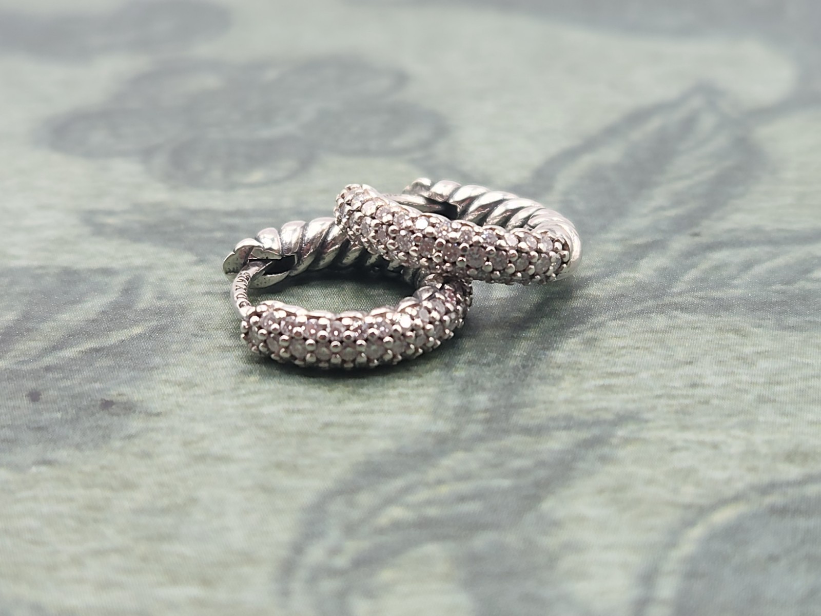 David Yurman 925 Sterling Silver Pavé 7mm Huggie Hoop petite Earrings