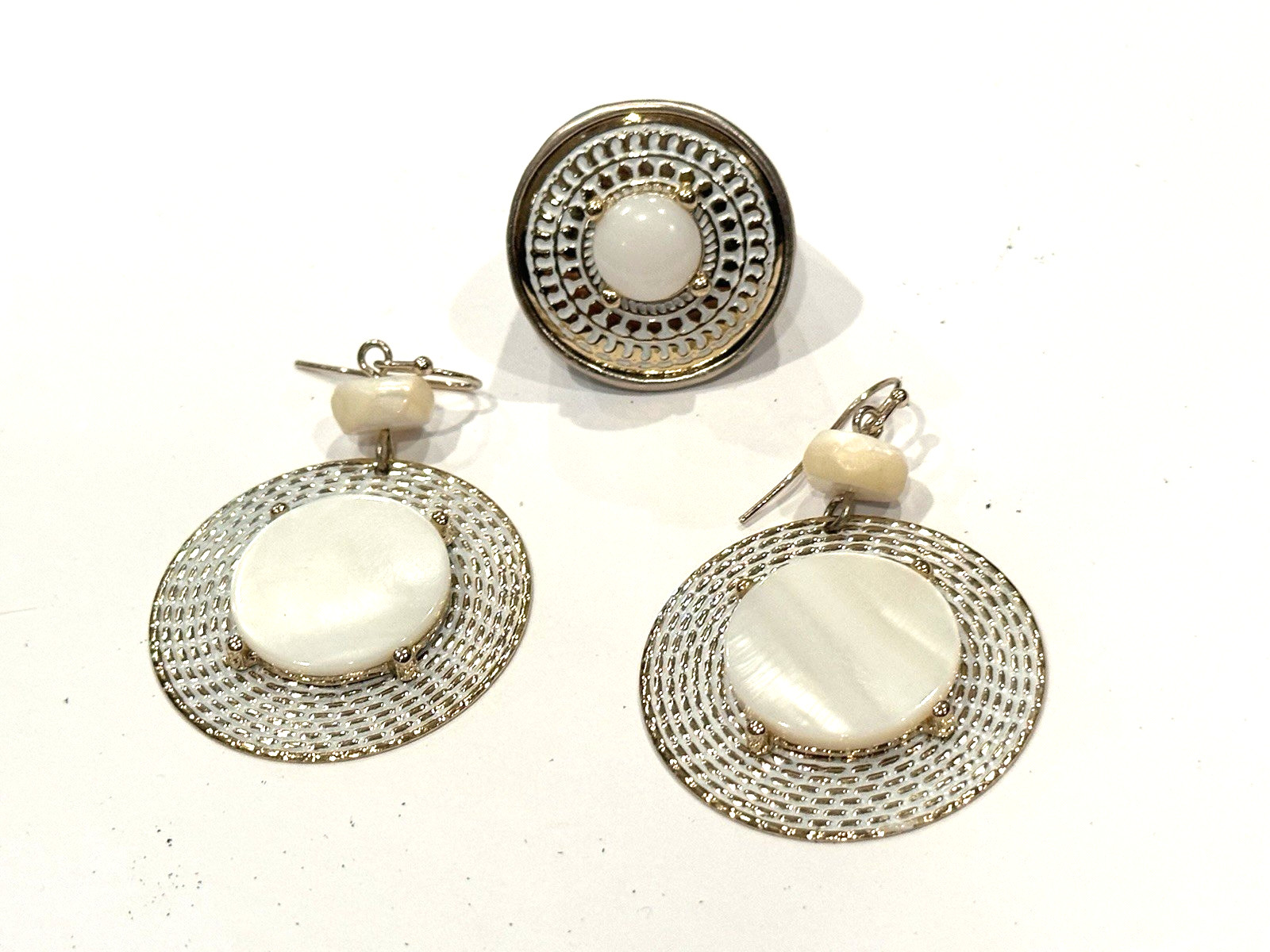 MOTHER OF PEARL WHITE ENAMEL GOLD HAMMERED SILVER RING Size 8 & EARRINGS SET EUC