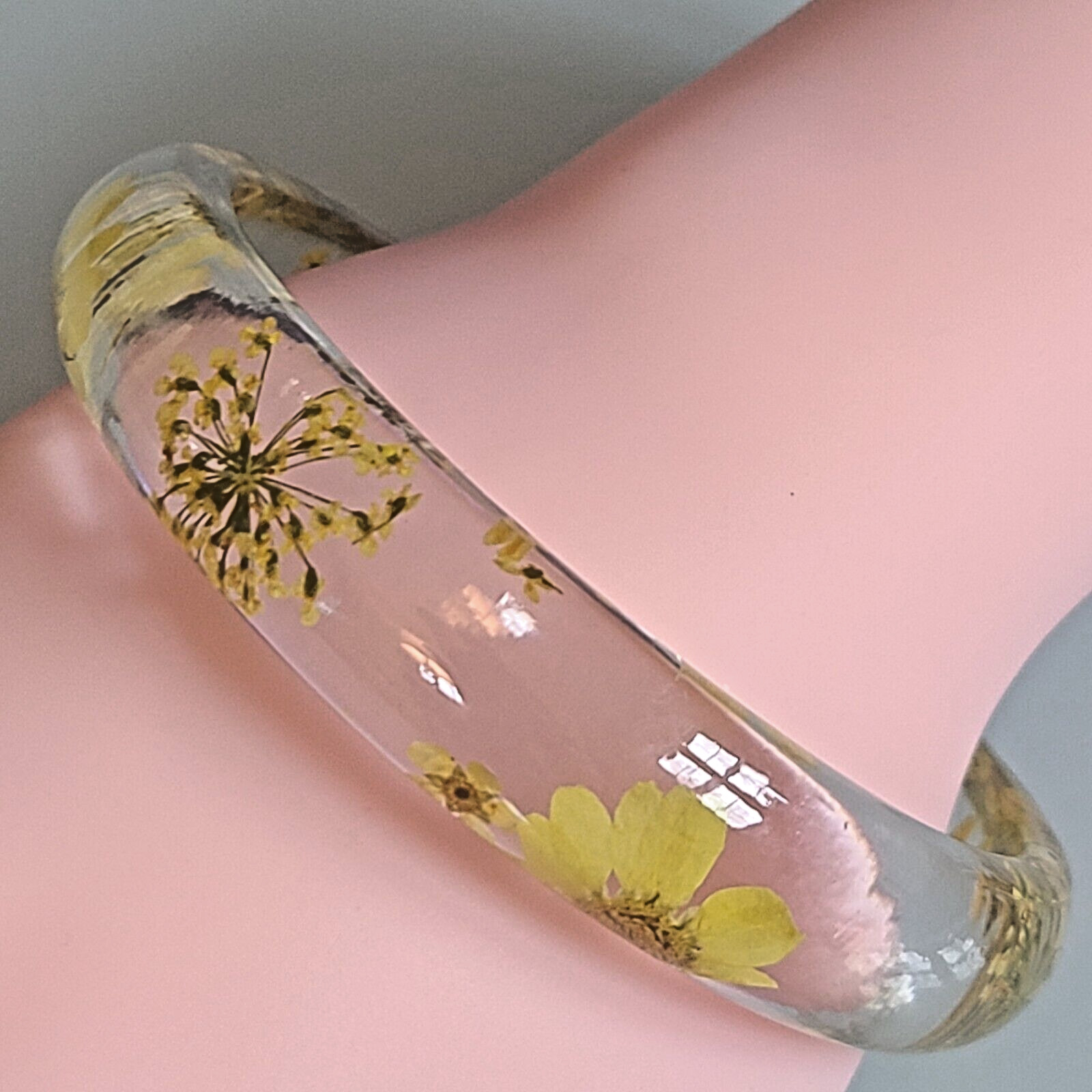 FAB 1/2 INCH WIDE ACRYLIC RESIN DRIED FLOWER BRACELET SUNFLOWERS AND MORE 2 1/2