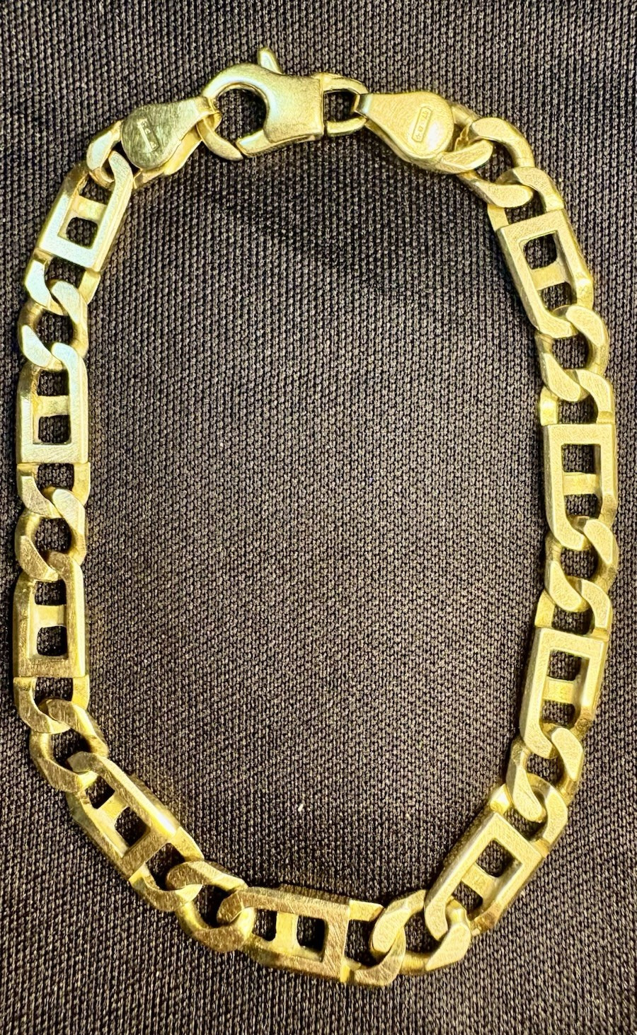 14K Italy Gold Figaro Chain Link Bracelet 7.5in. Lobster Clasp, No Main Stone