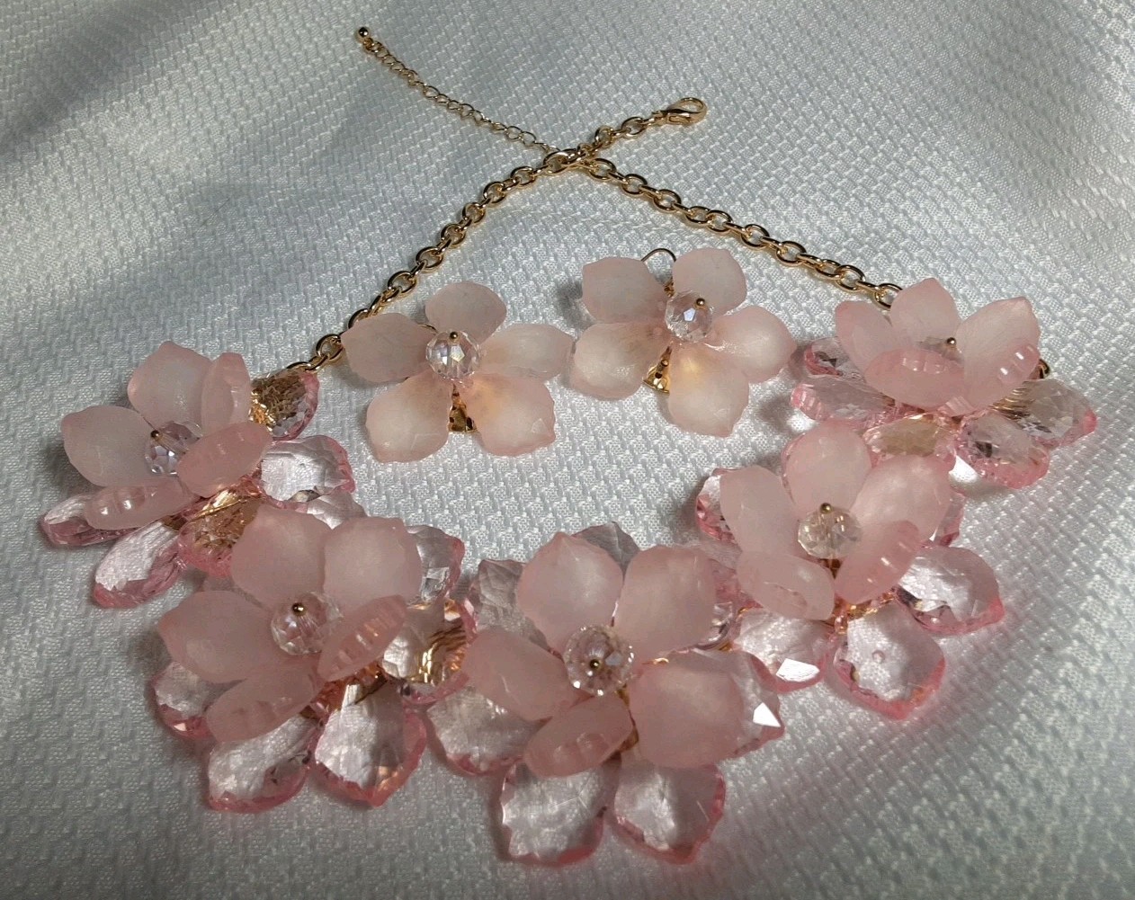 Necklace Earring Gold Tone Matching Set Pink Large 3D Chunky 2″ Flowers Pierce