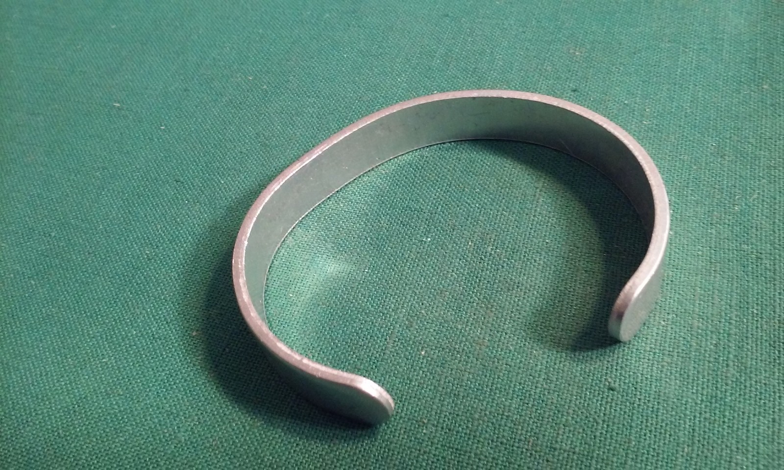 Retro “UNSTOPPABLE” Silver-Tone Aluminum Band Cuff Bracelet Bendable Adjustable
