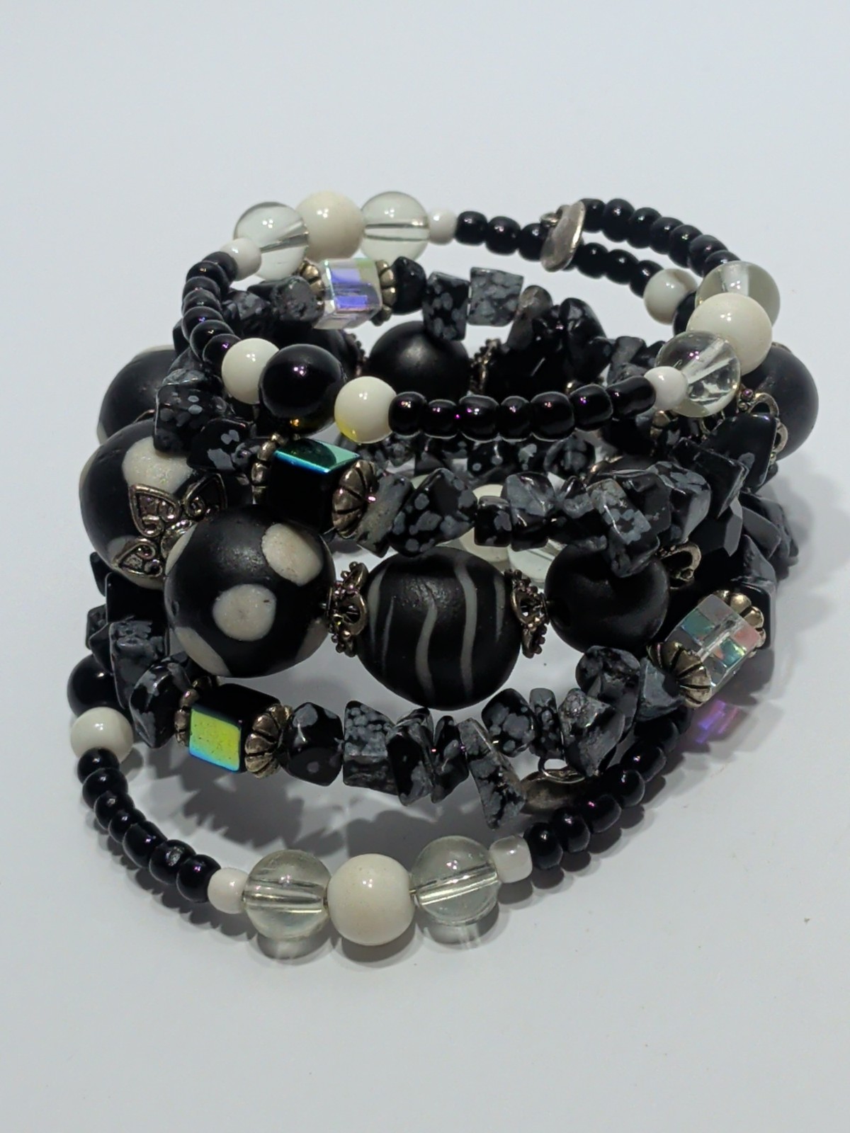 ✨Fashion✨Hand Crafted BLACK and WHITE Memory Wire Wrap BRACELET Glass BEAD Beach