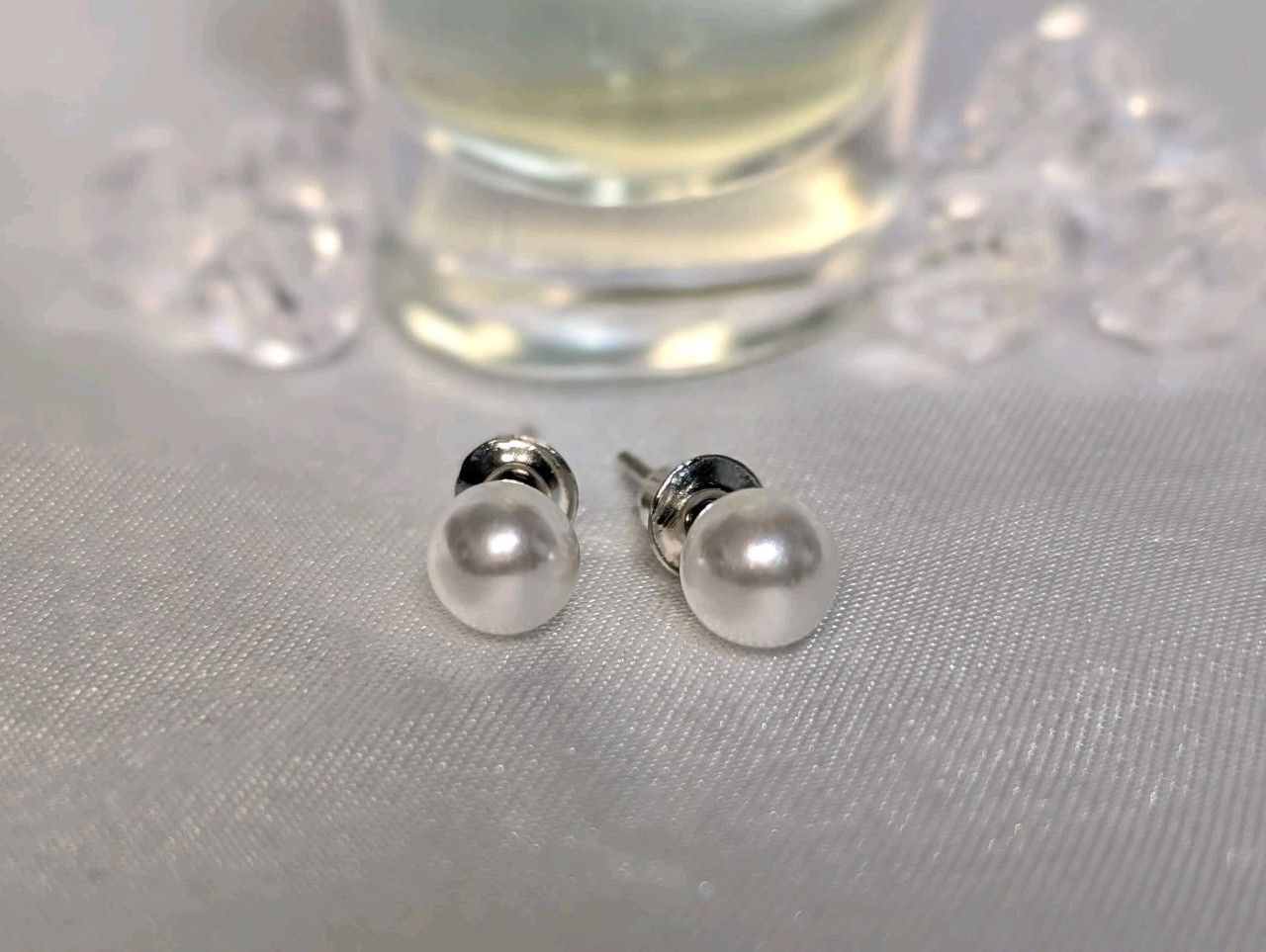 NEW Earrings White Ball Studs Earrings With Silver Backs Fashionable Jewelry 🤍