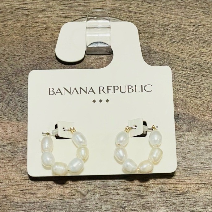 Banana Republic Freshwater Pearl Hoop Earrings Gold Tone White 579094-00-1 NEW
