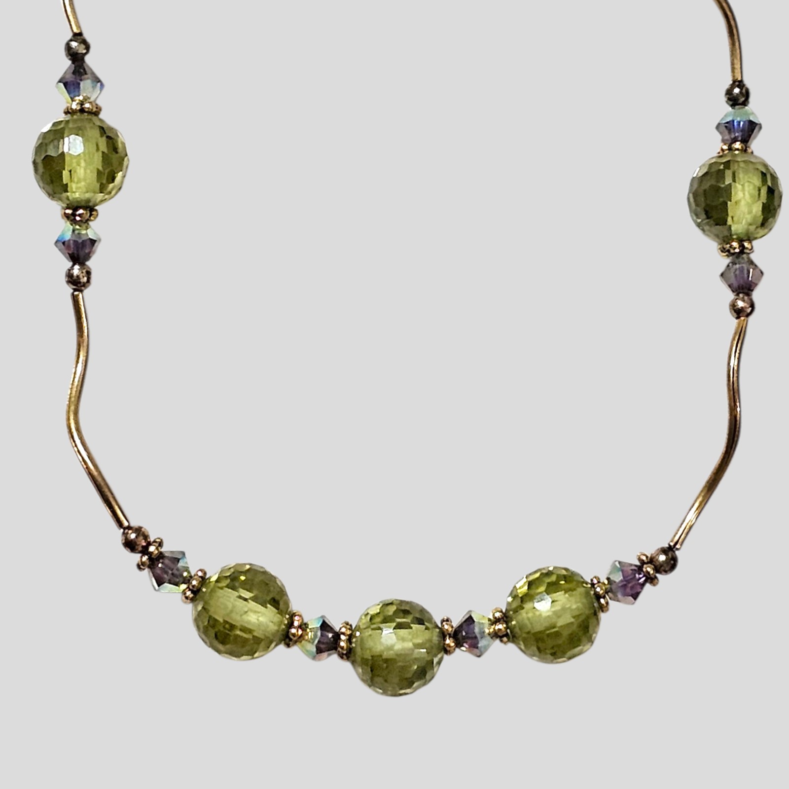Green Faceted Glass Bead Necklace Gold Tone Wire Wrapped 18″ Elegant Minimalist