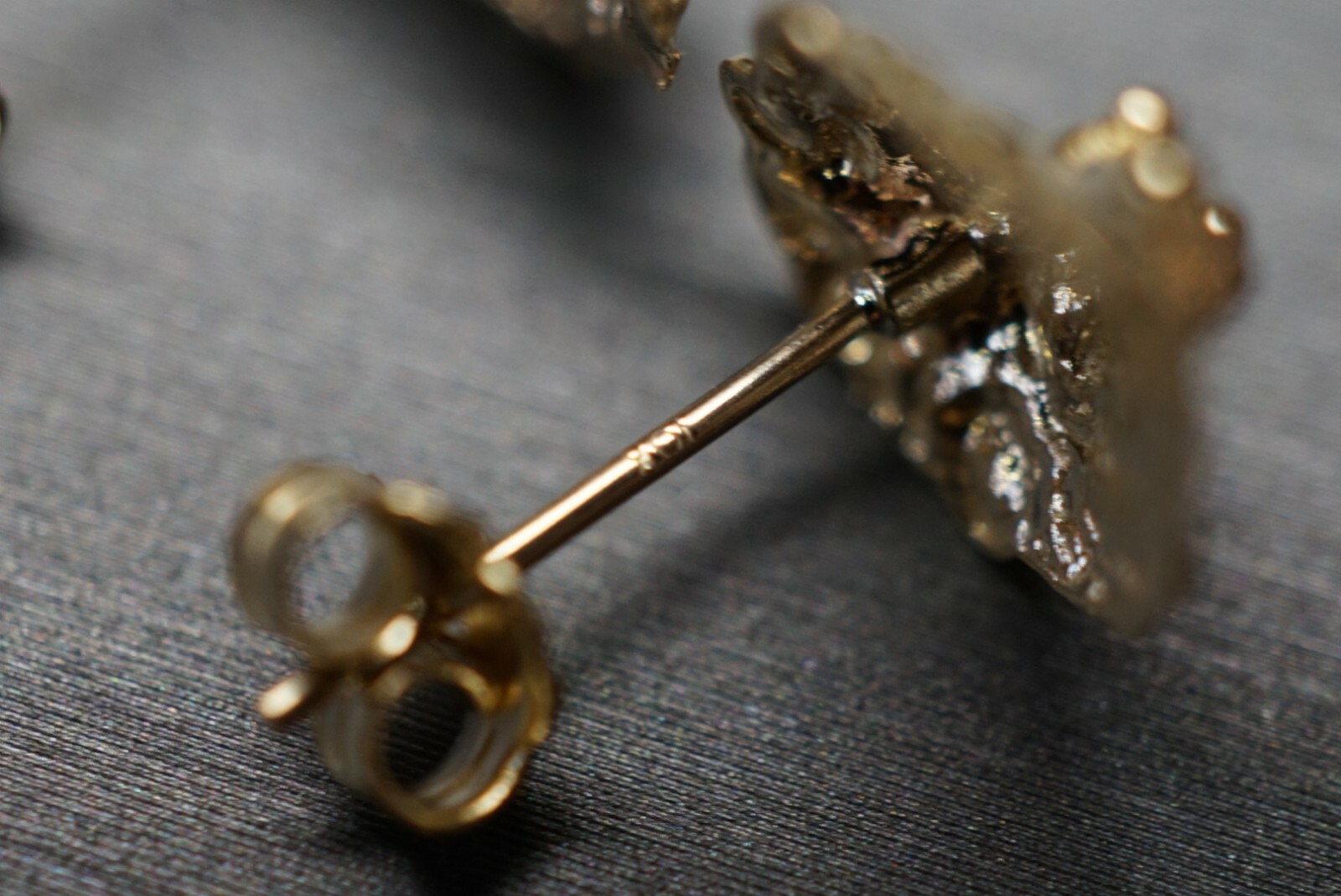 10K Solid Yellow Gold 0.4″ 3D Lion Head CZ Stud Earrings. Men Women Children