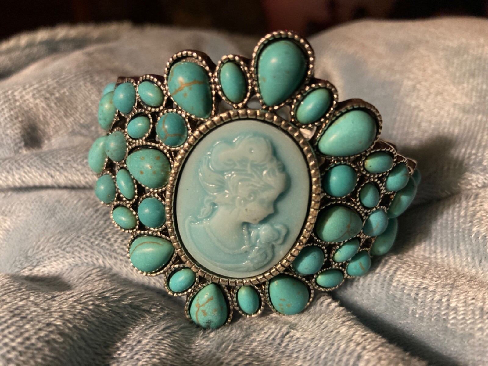 Cameo and Sleeping Beauty Color Howlite Womens Bangle Bracelet 7.0 In 26.00 ctw
