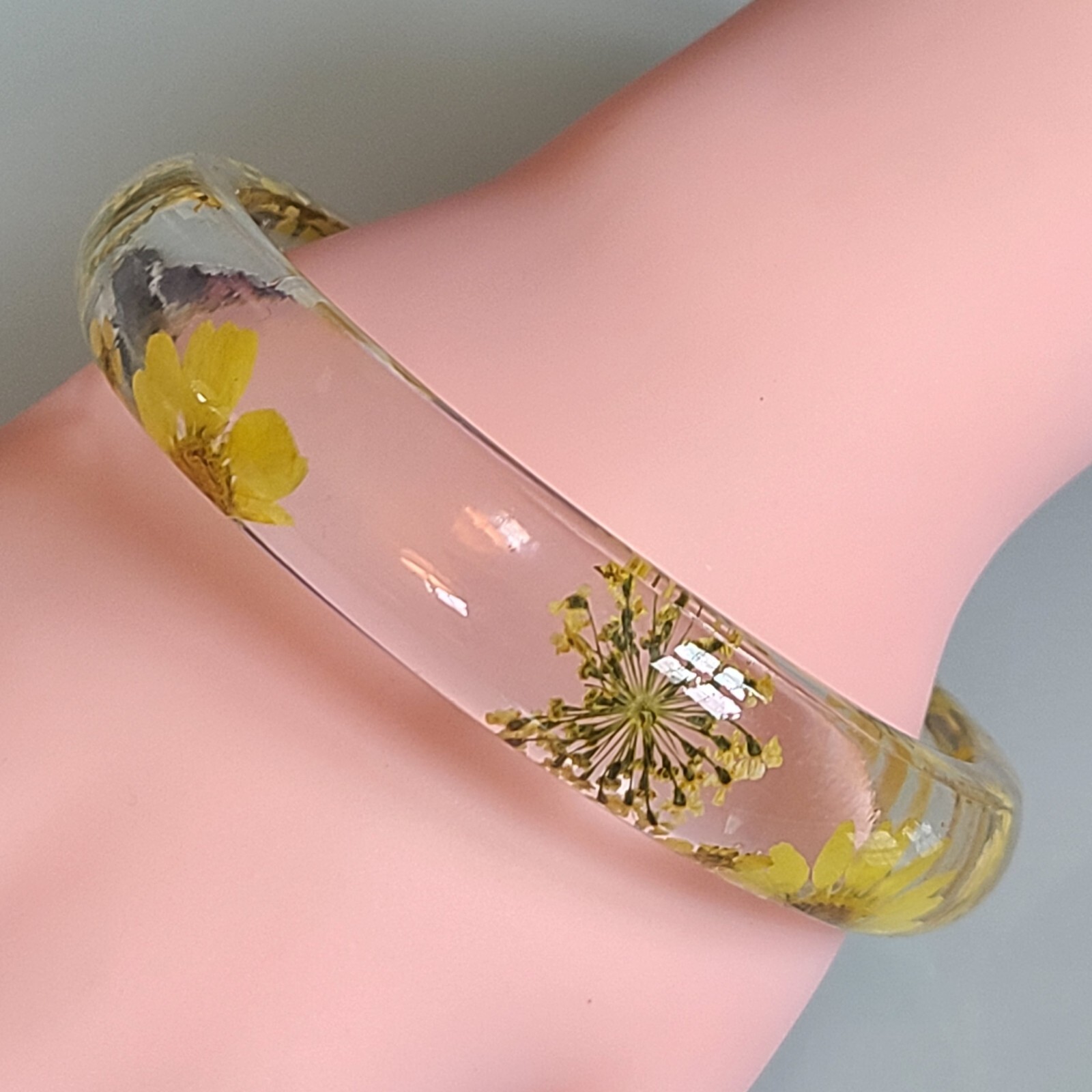 FAB 1/2 INCH WIDE ACRYLIC RESIN DRIED FLOWER BRACELET SUNFLOWERS AND MORE 2 1/2