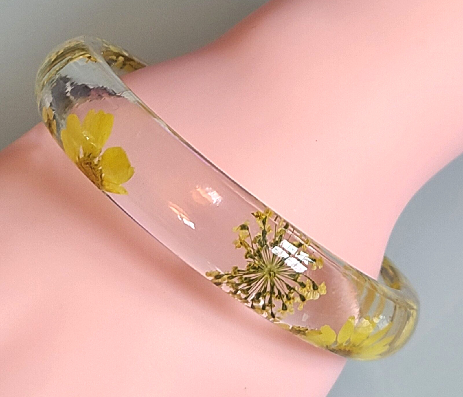FAB 1/2 INCH WIDE ACRYLIC RESIN DRIED FLOWER BRACELET SUNFLOWERS AND MORE 2 1/2