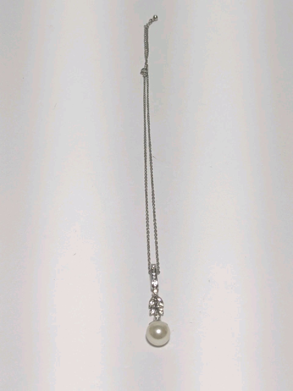 Silver Tone Necklace With Removable Faux Pearl & Rhinestone Leaf Pendant 14″