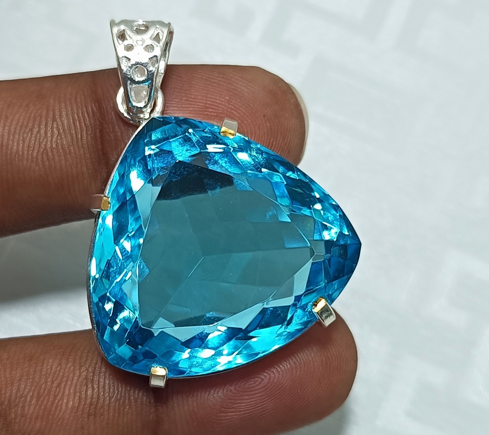 94.80 Ct Trillion Blue Natural Topaz 925 Solid Silver Pendant Loose Gemstone