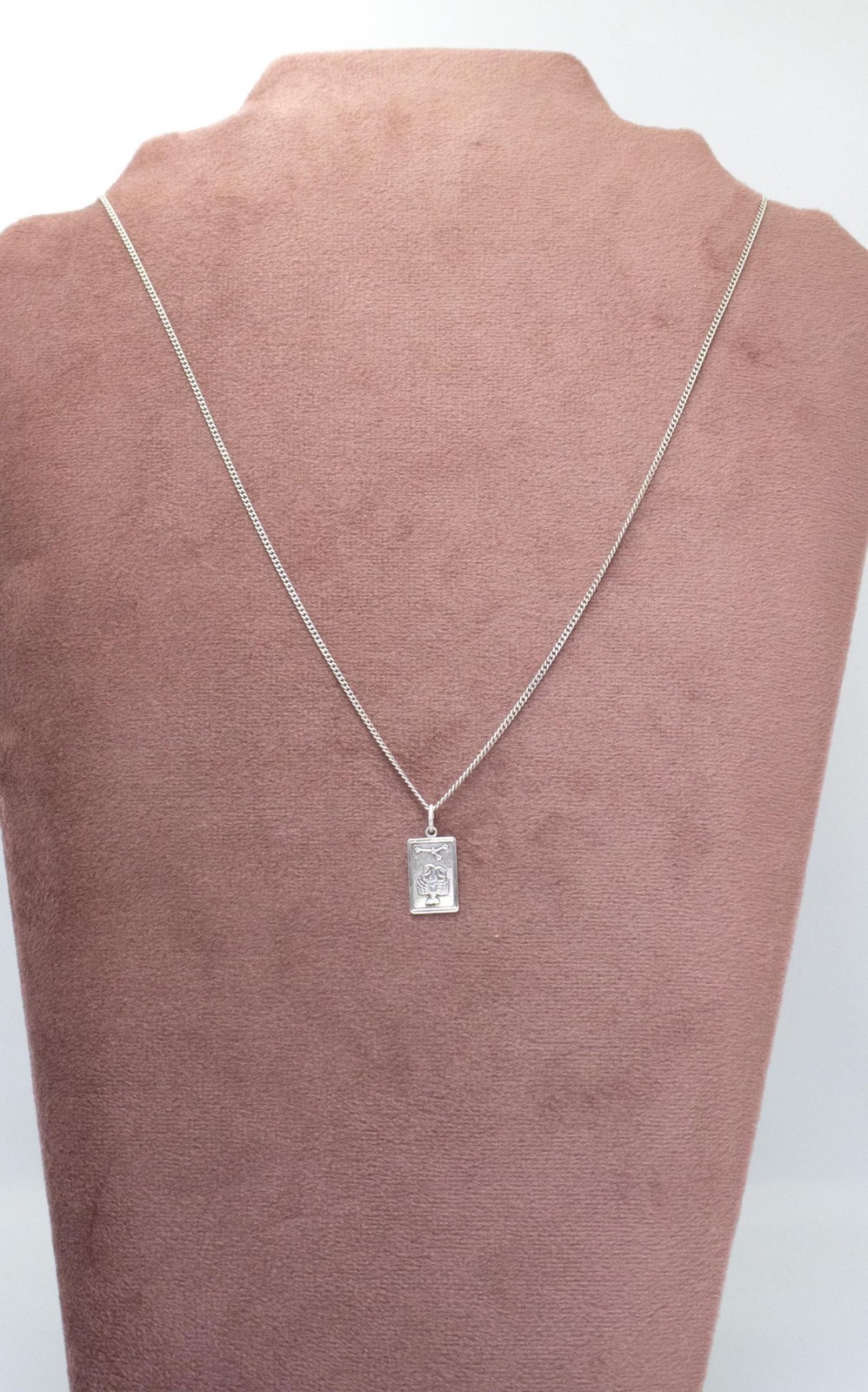 Silver Cancer Necklace: A Subtle Zodiac Jewelry Piece