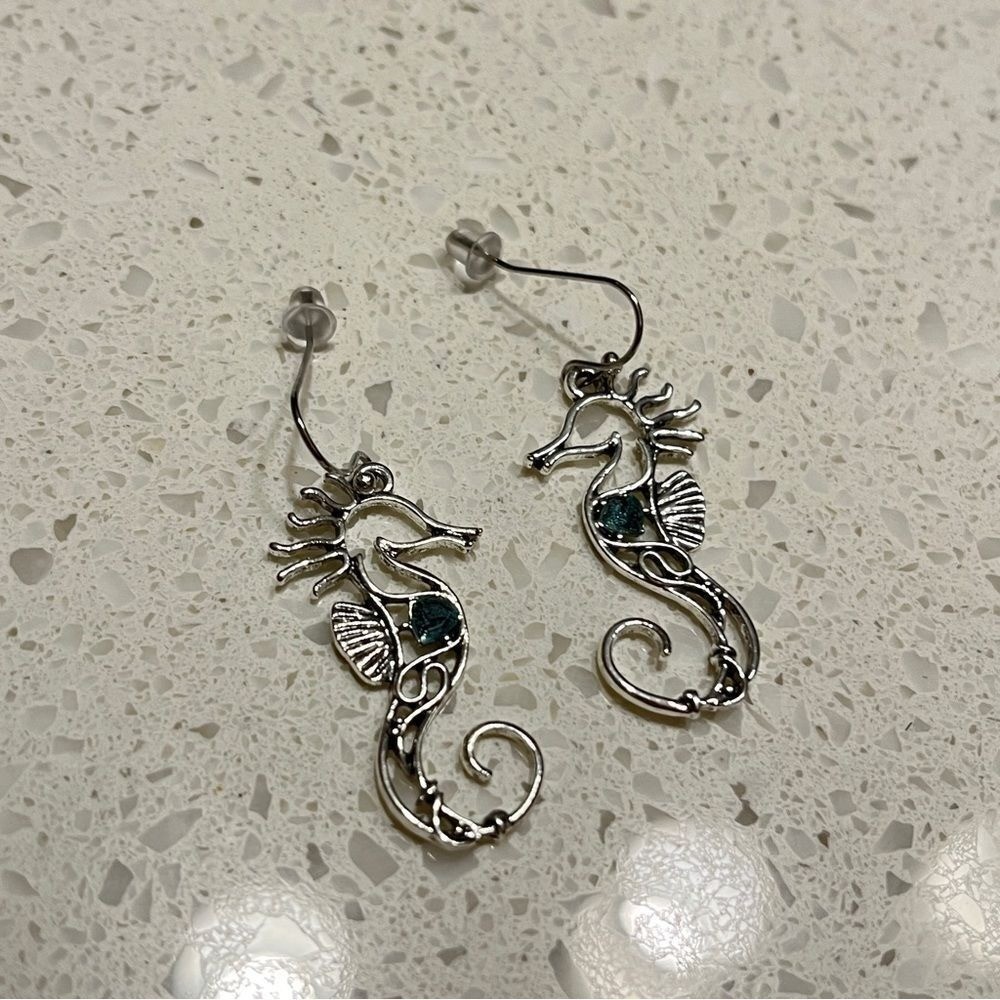 Vintage Boho Style Retro Oxidized Silver Sea Horse Pendant Earrings