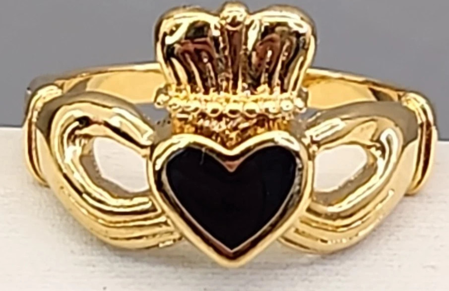 Vintage COP 89 Claddagh Style Ring Black Enamel Heart Gold Tone Metal Size 6