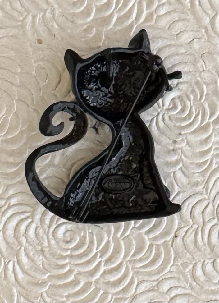 Black Cat Halloween brooch pendant / enamel on metal