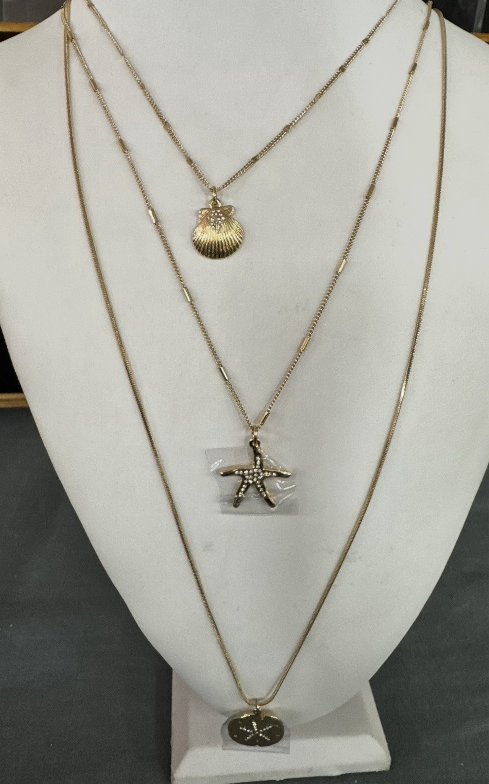 Tommy Bahama 3 Layer Gold Shell Starfish Necklace. $80 MSRP! Gift 🎁 Statement