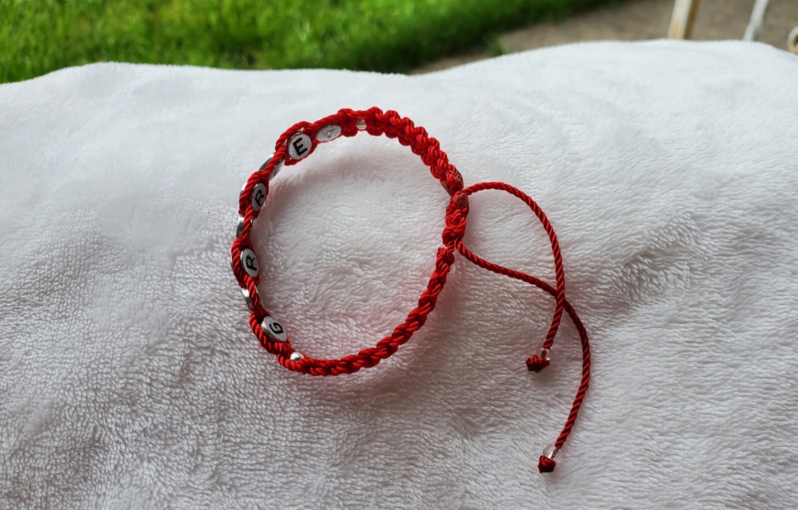 Personalized Red Bracelet. Pulsera Roja con nombre ajustable . Regalos hermosos