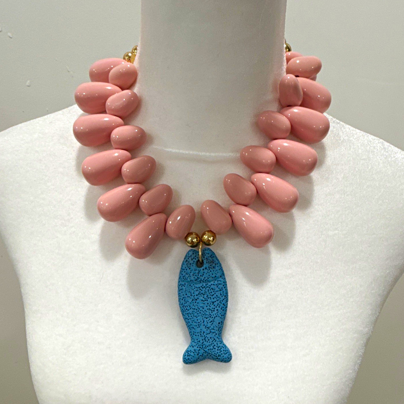 Pink Plastic Beaded Statement Necklace Blue Fish Charm Pendant Gold Tone Beads
