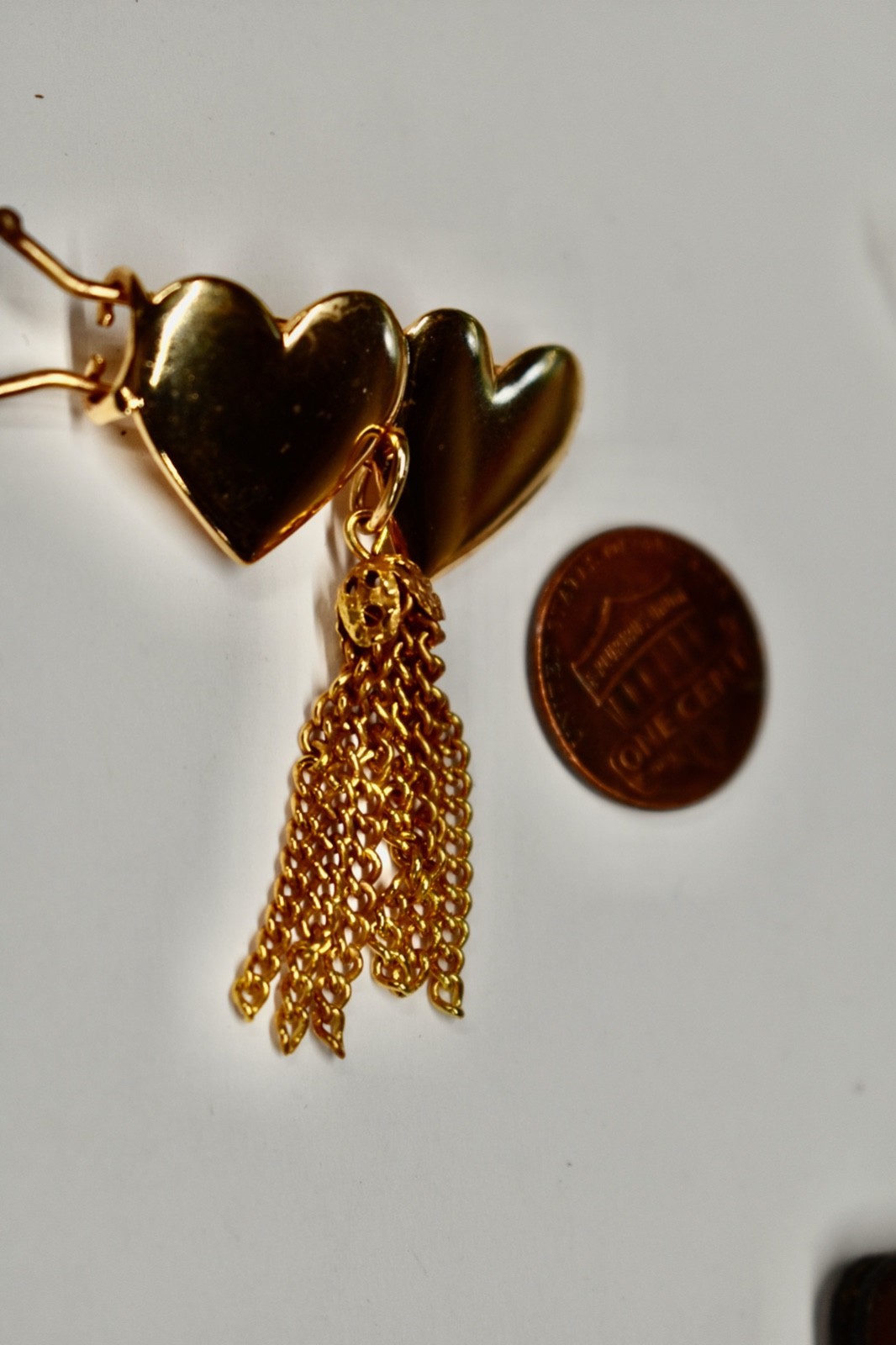 VINTAGE 1 GOLDTONE METAL DOUBLE HEART WITH TASSLE BARRETTE HAIR JEWELRY