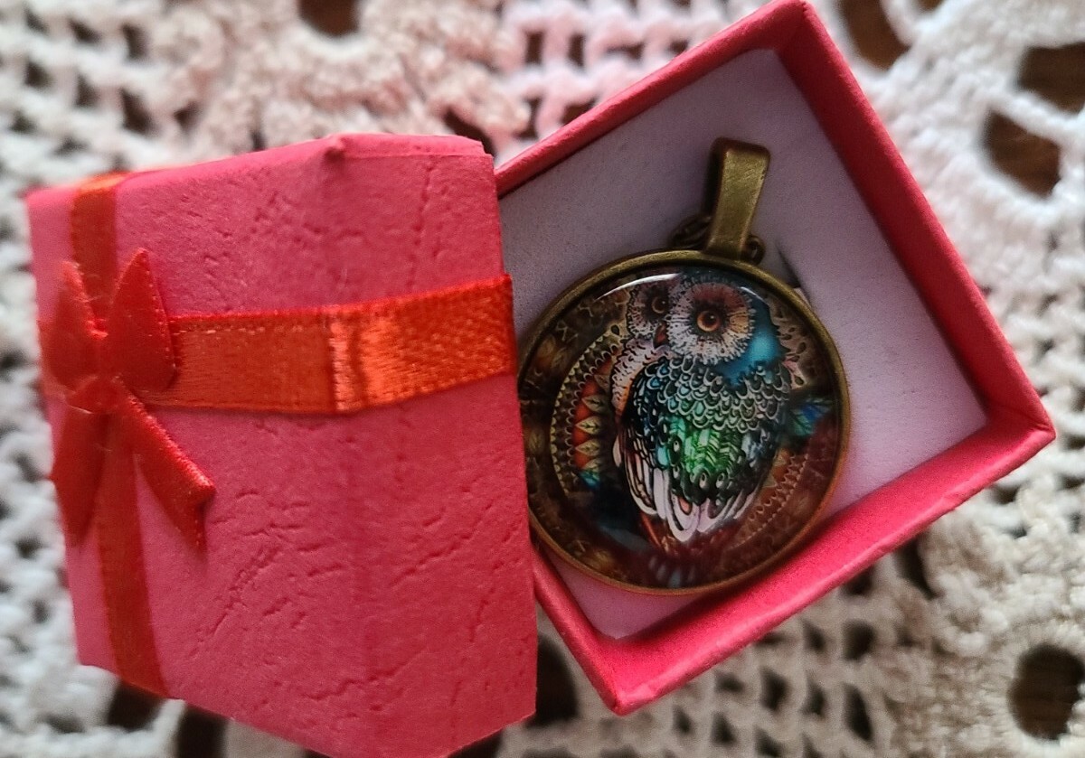 Handcrafted ~ Multi-colored OWL ~ Bronze Hardware ~ Alloy ~ 10.75″ Long Necklace