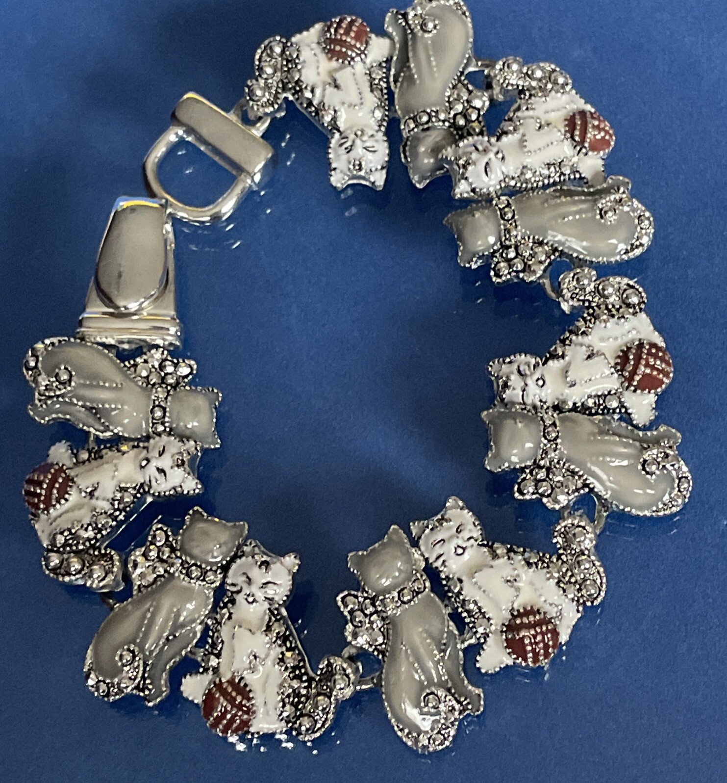 SilverTone Gray & White Enamel Cat Kitten Charms Magnet Clasp 7.5″ Bracelet U26w
