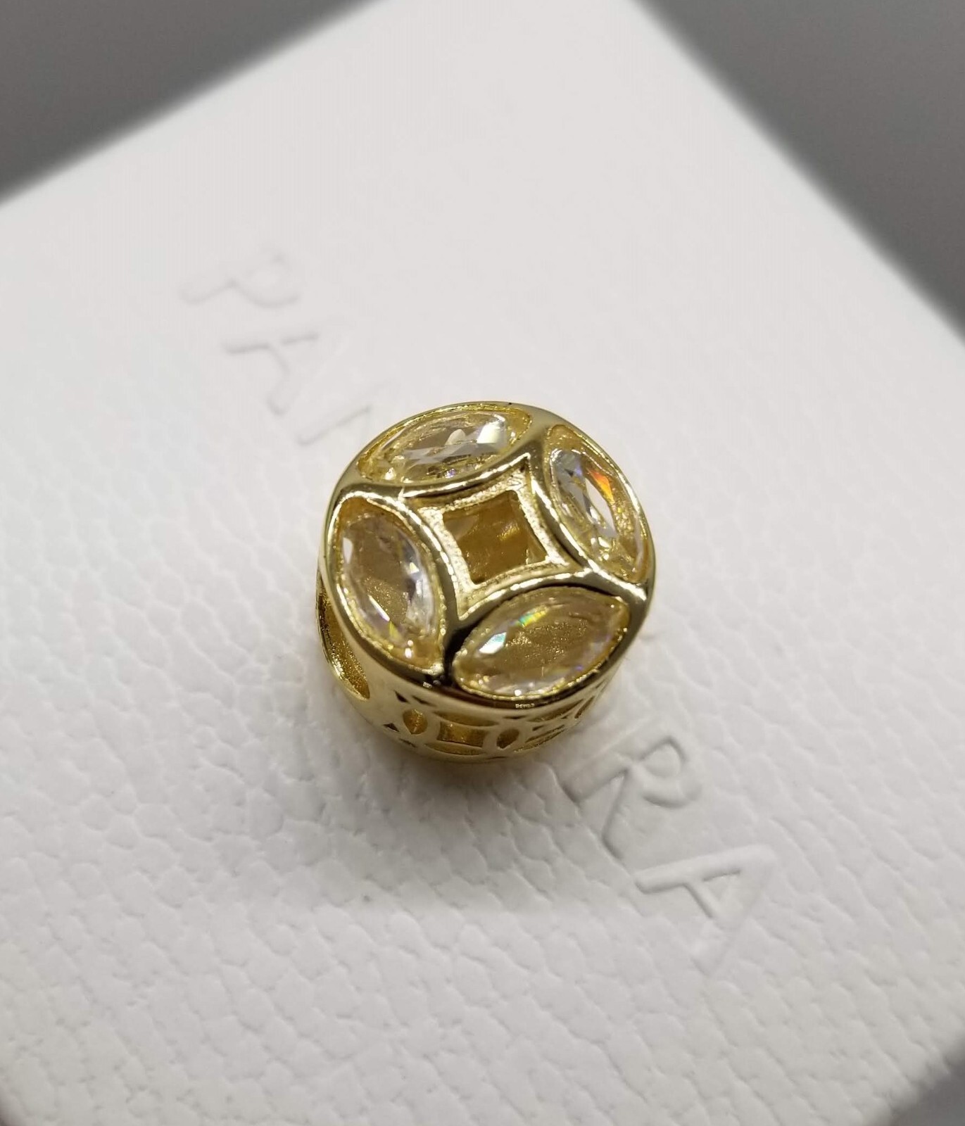 Authentic Pandora moments Good Fortune Coin Shine Gold Plated Charm