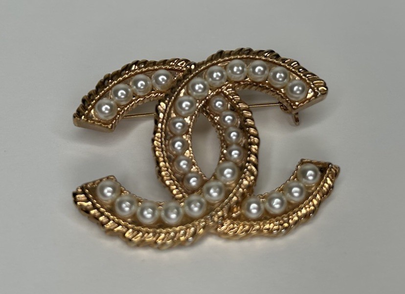 Authentic Vintage 1990 Chanel Collection 28 Pearl Interlocking CC Brooch