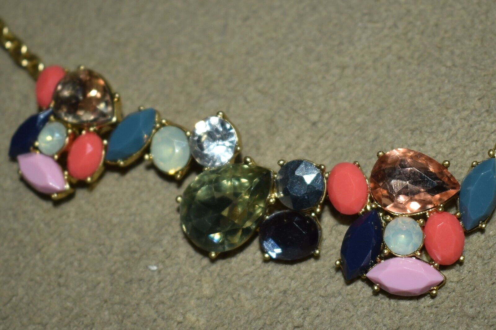 J. CREW Cluster Multi- Colors Stones Gold Tone Chain Statement Necklace 18″ B1