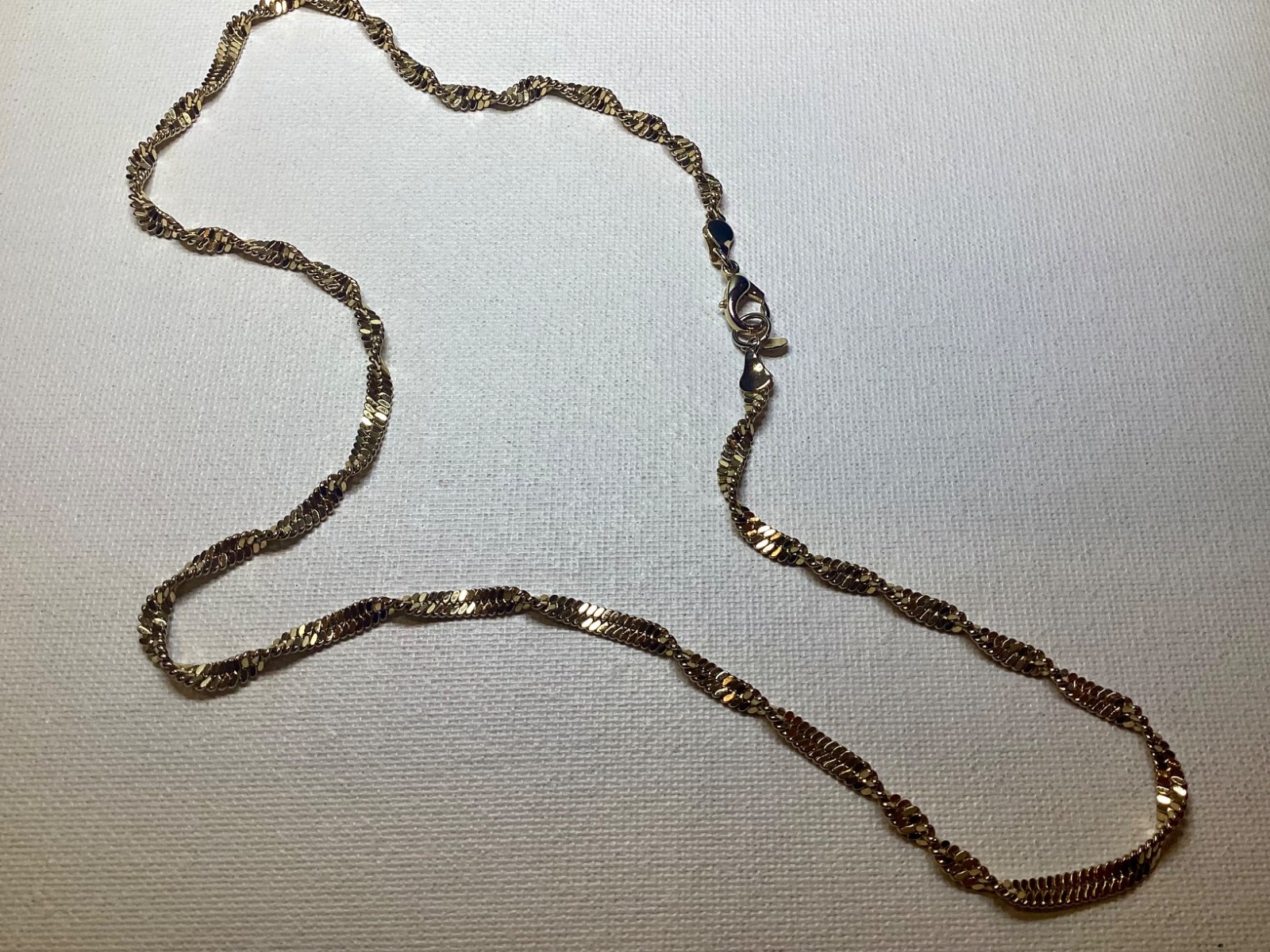 GIVENCHY 24” TWIST HERRINGBONE STYLE GOLD PLATED NECKLACE JEWELRY