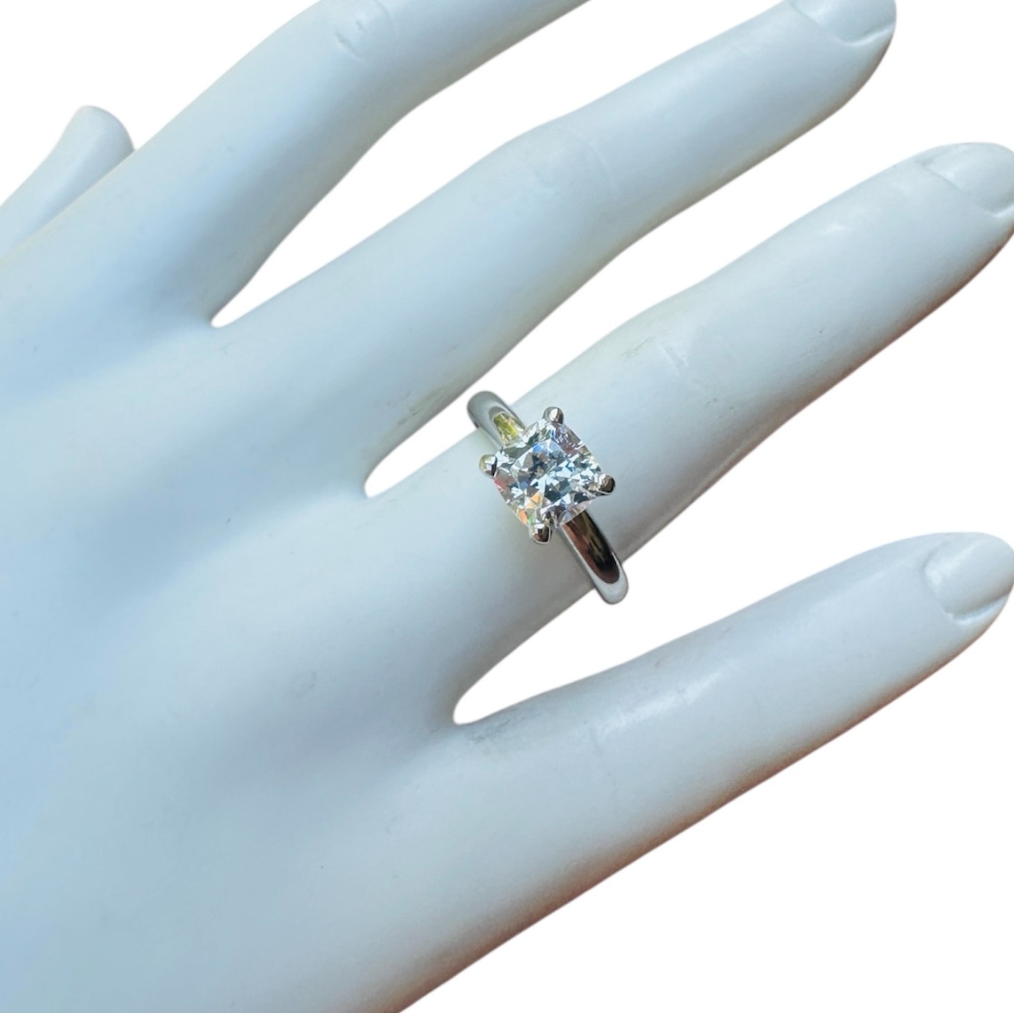 Sterling Silver 7.5mm (2.50 carats) Cushion-cut Cubic Zirconia Solitaire Ring