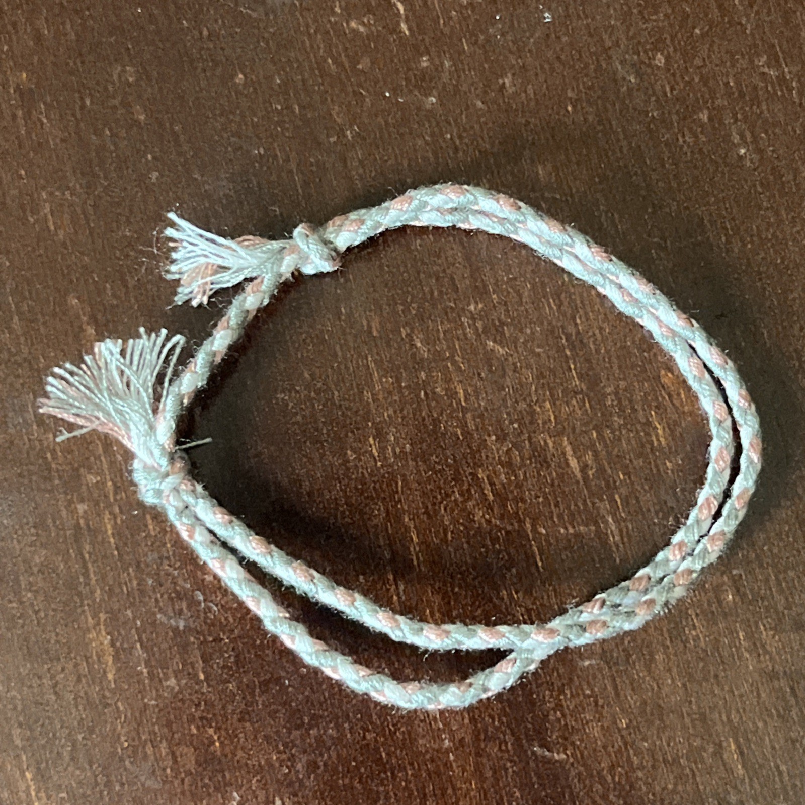 NEW BOHO BRAIDED THREAD FRIENDSHIP BRACELET ADJUSTABLE GRAY ROSE WHITE NIP