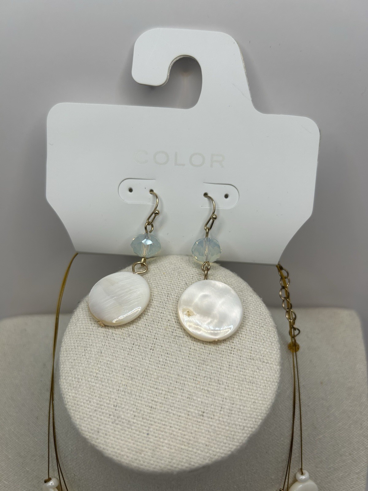 COLOR White Shell Beaded Necklace Earrings Set Multi Strand Gold Tone NWT 26”