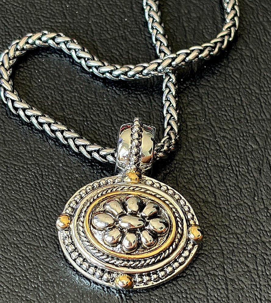 vintage Two-Tone silver and gold accent cable medallion flower pendant necklace.