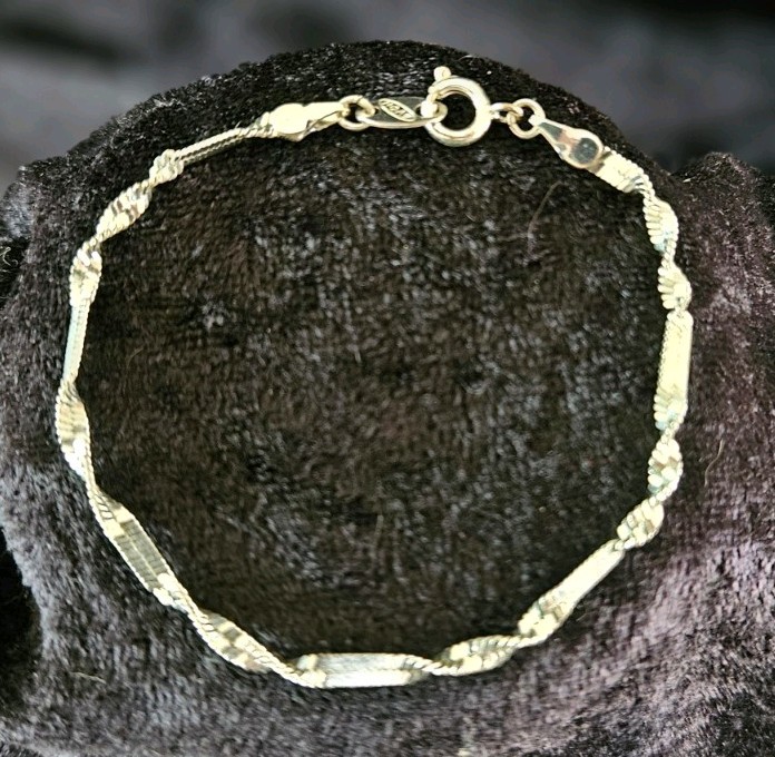Avon Twisted Herringbone Chain Silver Tone Anklet 10″