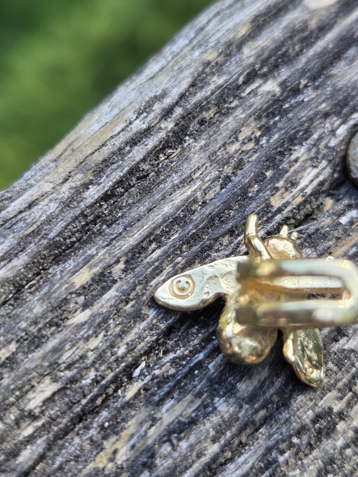 Bumble Bee Ear Cuff Earring Gold Tone Hoop False Piercing Witch Core Whimsy Goth