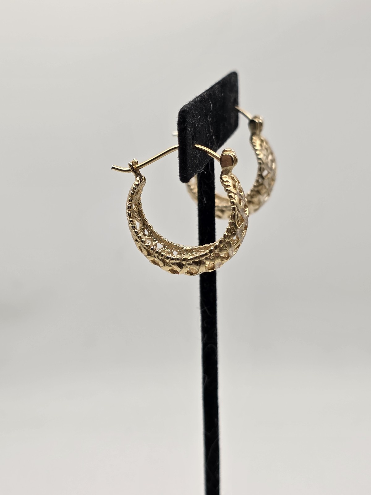 Gold Tone Hoop Earrings Marked M925 Lattice Look Metal With Hinged Wire