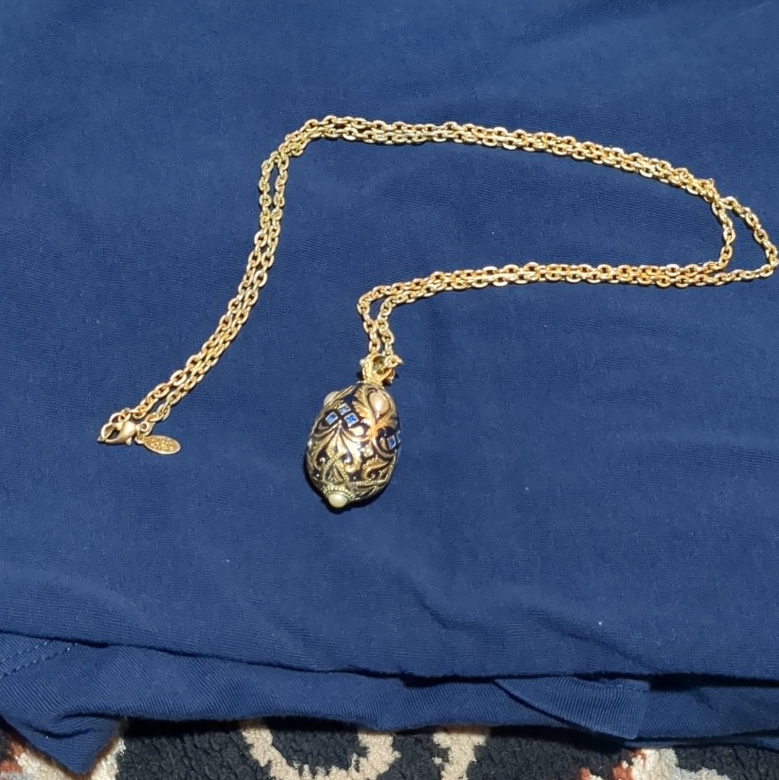 Gold Tone Rope Chain Necklace Egg Amulet Pendant Clasp Blue Ivory (Joan Rivers)