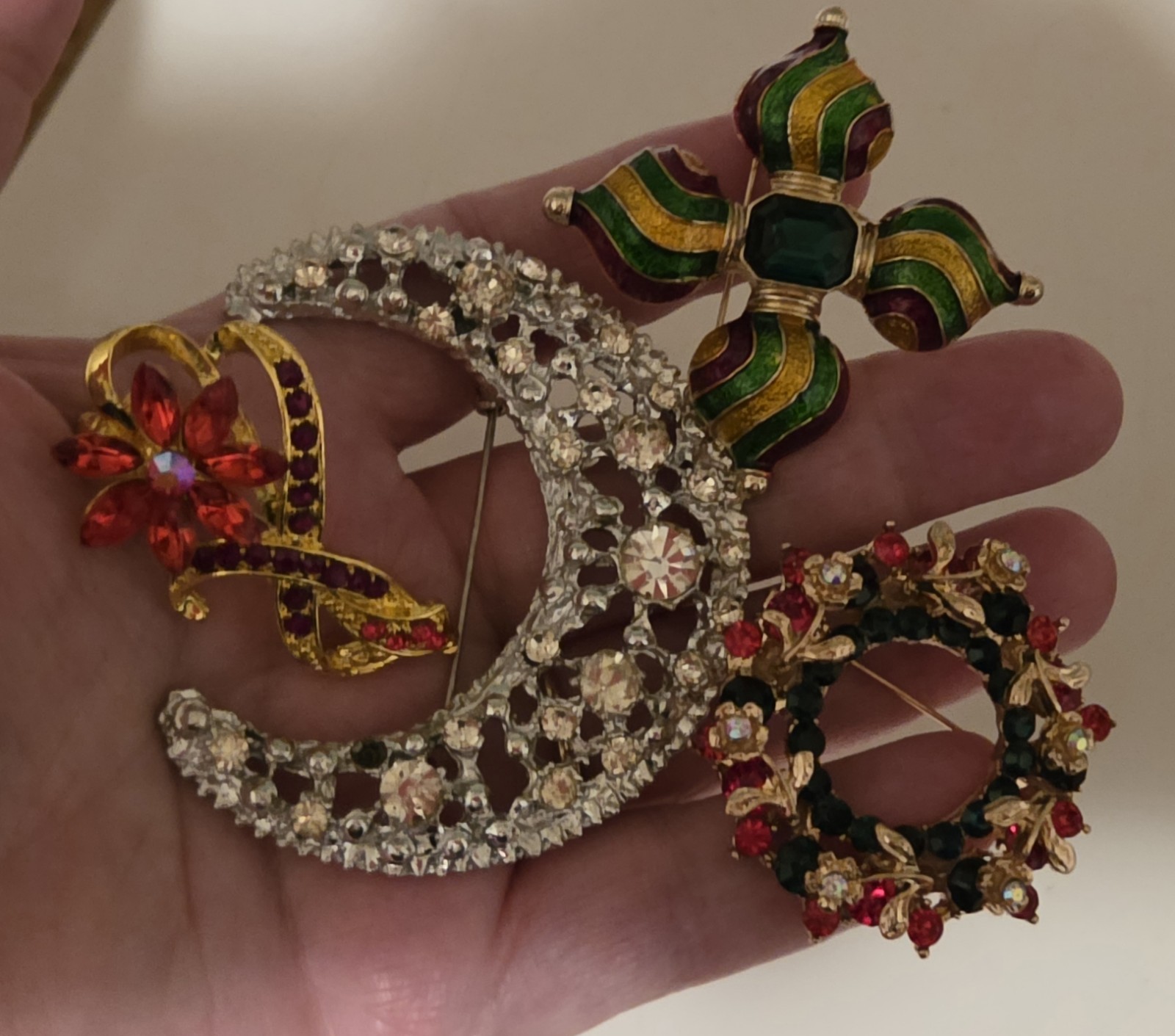 Big Gorgeous Rhinestone Moon Red Flower Christmas All Occasion Brooch Lot P2-123