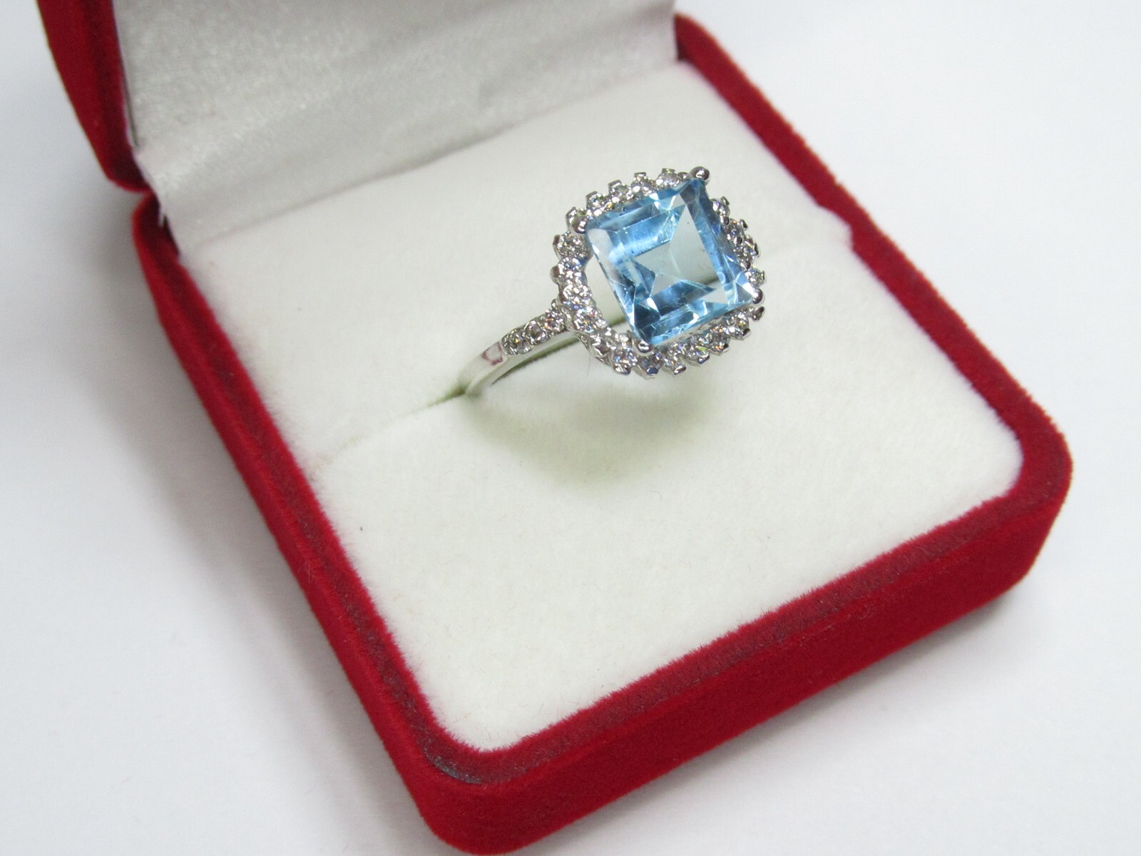 Women’s 925 sterling silver ring, topaz, cubic zirconia, 3,01 gr., size 7,25.